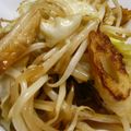ゆみ‘ｓカフェ's cooksnap of when they made 凛りんさんのにんにく醤油でちくわ＆もやし.