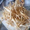 さとみにぃ～'s cooksnap of when they made ウド皮のパリパリ揚げ.