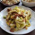 lunatomo's cooksnap of when they made サバ味噌煮缶と春キャベツ炒め.