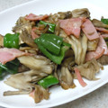 レアレアチーズ's cooksnap of when they made ５分で激うま♪ピーマン舞茸☆.
