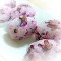 ☆９６３☆'s cooksnap of when they made お花見に♪かわいいさくらのおにぎり弁当.