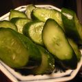 tomokoshiawase's cooksnap of when they made 材料３つ！じゃい家の「キュウリの漬け物」.