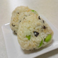 papikun's cooksnap of when they made 塩昆布と桜えびで枝豆。のおにぎり.