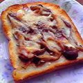 かめ凜's cooksnap of when they made 朝ごはんに♪きのことベーコンのトースト.