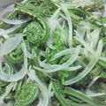 モフィーモフィー's cooksnap of when they made 山菜☆こごみと新玉ねぎのマリネ.