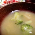 REchiyo's cooksnap of when they made ブロッコリーのくきとレンコンの味噌汁.