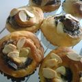 chatokin's cooksnap of when they made オレオとクリームチーズのくるくるパン.