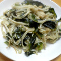 kikusui's cooksnap of when they made えのきとわかめのしょうが炒め.