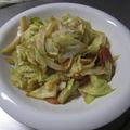 さお９９'s cooksnap of when they made 弁当ｷｬﾍﾞﾂとｳｲﾝﾅｰのｶﾚｰ炒め.