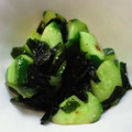 かぴーな's cooksnap of when they made きゅうりとワカメの塩炒め.