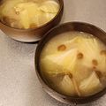 アクセル☆'s cooksnap of when they made なめことキャベツのお味噌汁.