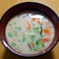 楽園主義's cooksnap of when they made レンジで簡単！鮭のかす汁.