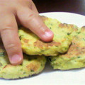 かよpon's cooksnap of when they made 離乳食☆後期　おからとピーマンのお焼き.