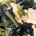 まな゜お世話係's cooksnap of when they made 豚と小松菜とわかめの煮物.