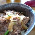 たくやときみこ's cooksnap of when they made 焼肉のタレで簡単ステーキ丼.