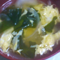 秘密のゆり's cooksnap of when they made 玉ねぎとわかめのかき玉スープ.