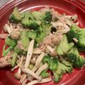 Stacieee's cooksnap of when they made 冷凍ブロッコリーとしめじのツナ缶炒め.