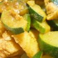 熊人すみこ's cooksnap of when they made ズッキーニと鶏のカレー炒め.