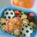 シングルみどり's cooksnap of when they made キャラ弁☆おにぎり６・サッカーボール.
