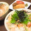 papikun's cooksnap of when they made 飲んだ〆にも！鮭でダシ茶漬け.