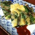 ivrogne's cooksnap of when they made 米粉使用　韮と葱のエビチヂミ.