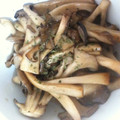 まぁ☆ﾐ's cooksnap of when they made 超簡単！！きのこと大根の葉っぱの炒め物♪.