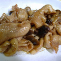myukitty's cooksnap of when they made 鶏皮でもう一品！鶏皮きのこ炒め.