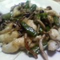 ﾓﾅｶ's cooksnap of when they made ふっくら 鶏胸肉としめじのシンプル炒め.
