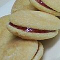 にゃん子っち's cooksnap of when they made パンの中からかわいいブッセが顔を出します.