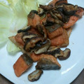 kuishinboF's cooksnap of when they made サーモンと椎茸の炒め.