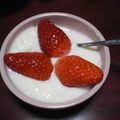 七味ちゃん！'s cooksnap of when they made 苺をのせるだけでゴージャスヨーグルト.