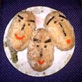 kururin18's cooksnap of when they made ★ﾌﾞﾌｫｯ　へんな顔おいなりさん弁当★.