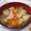 まー坊（・＿・）'s cooksnap of when they made ひと手間で、とても美味しいコンソメスープ.