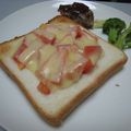 おひさま太陽's cooksnap of when they made トマトチーズトースト.