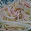 ヨメヨメヨメ's cooksnap of when they made ✿ハムともやしの❀ニンニク✿マヨ醤油炒め.