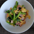 すけたろ3's cooksnap of when they made 簡単一品♡小松菜とハムと卵の炒め物.
