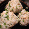 tomokoshiawase's cooksnap of when they made まちゃおにぎり　★ネギ鮭編★.