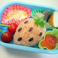 とーみママ's cooksnap of when they made キャラ弁に！❤いちごのおにぎり❤.