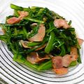 コロンサン's cooksnap of when they made 春菊とベーコンの炒め物.