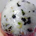 jjcream's cooksnap of when they made しらす＆わかめ＆白ゴマのおにぎり.