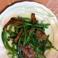 あい葉's cooksnap of when they made 春菊の茎とベーコンの炒め物.