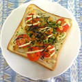 pitachan1's cooksnap of when they made レンコンとトマトの和風トースト.