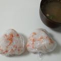 やしゅう's cooksnap of when they made 醤油とゴマ油のたれで*鮭フレおにぎり♥！.