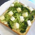 ろざーな's cooksnap of when they made Ｗで！が美味しいブロッコリーのトースト☆.
