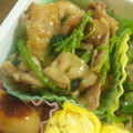 ☆よ～たん★'s cooksnap of when they made 三つ葉と豚肉のオイソ炒め.
