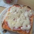 ジョリポン's cooksnap of when they made 簡単ピザトースト.