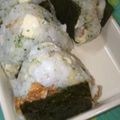 FP香保理's cooksnap of when they made ちくわの磯辺揚げ風カマンベール味おにぎり.