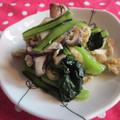 facukoyu's cooksnap of when they made ♪チンゲン菜としめじと油揚げの炒め♪.