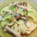 びり〜☆'s cooksnap of when they made アボカドとしめじのクリーミーマヨパスタ.