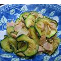 iris1002's cooksnap of when they made ズッキーニとベーコンの炒め物.